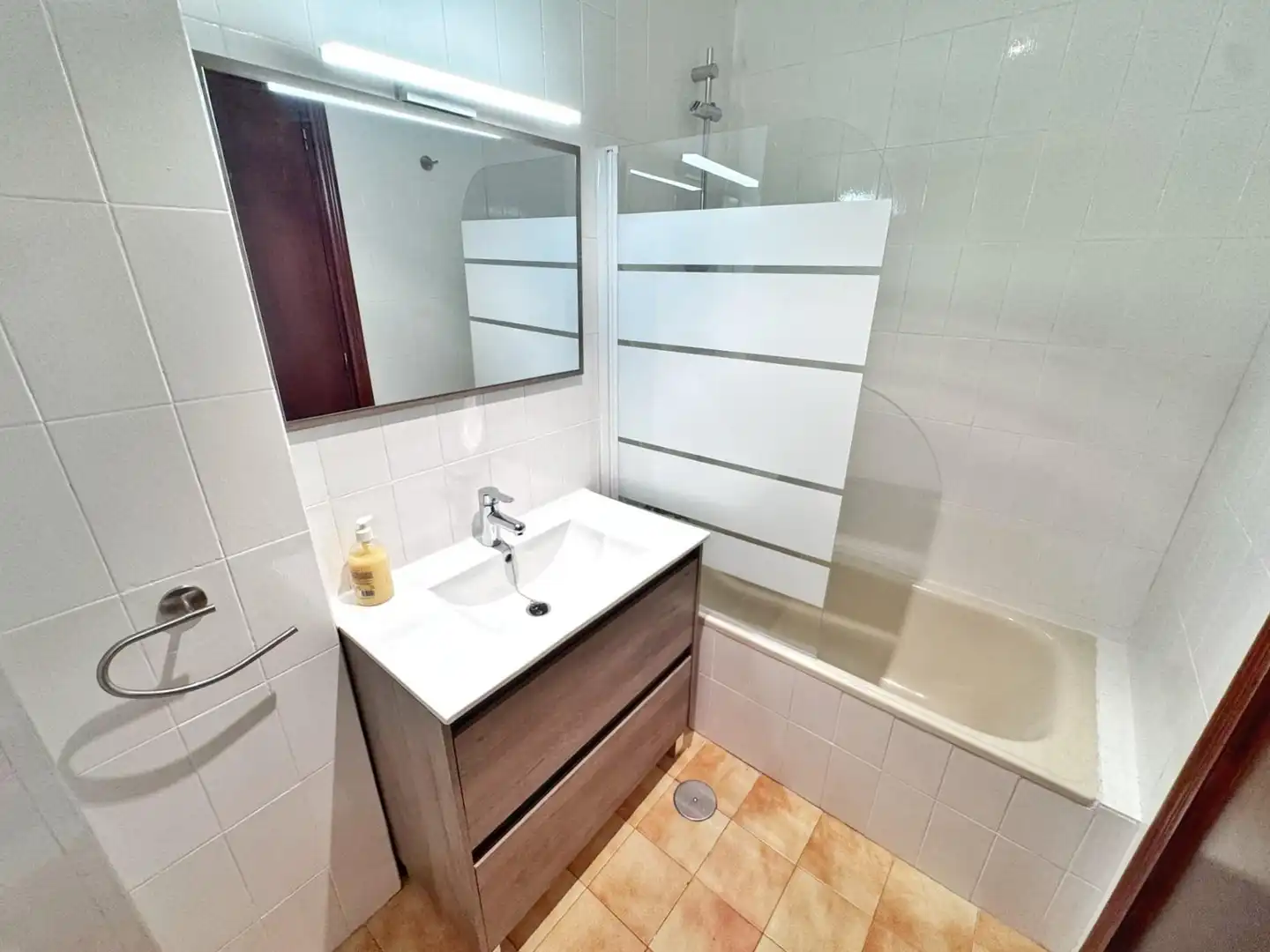 Baño de Piso de alquiler en Petrer con Aire acondicionado, Amueblado y Balcón