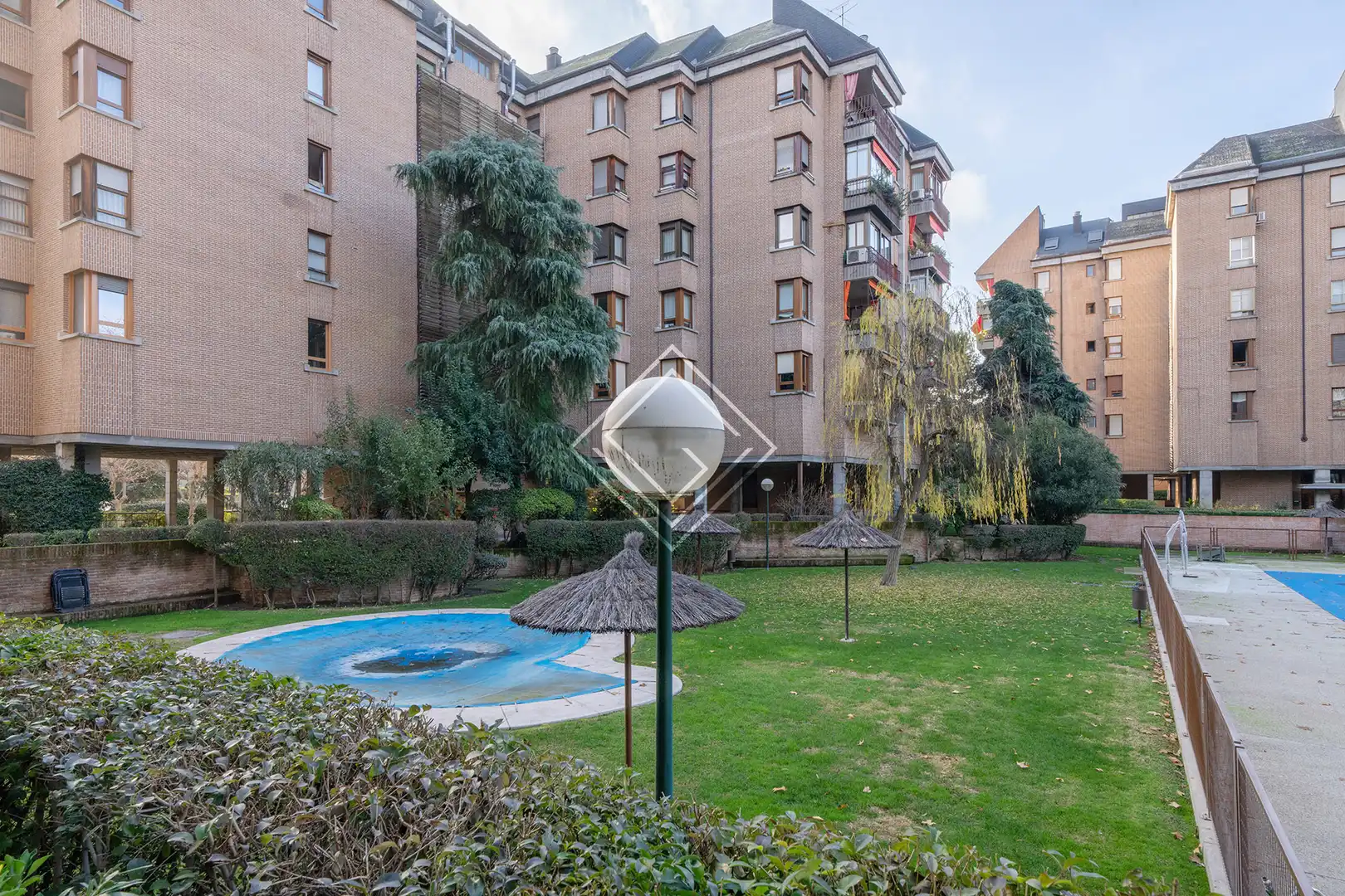 Vista exterior de Pis en venda en Madrid amb Calefacció, Traster i Piscina