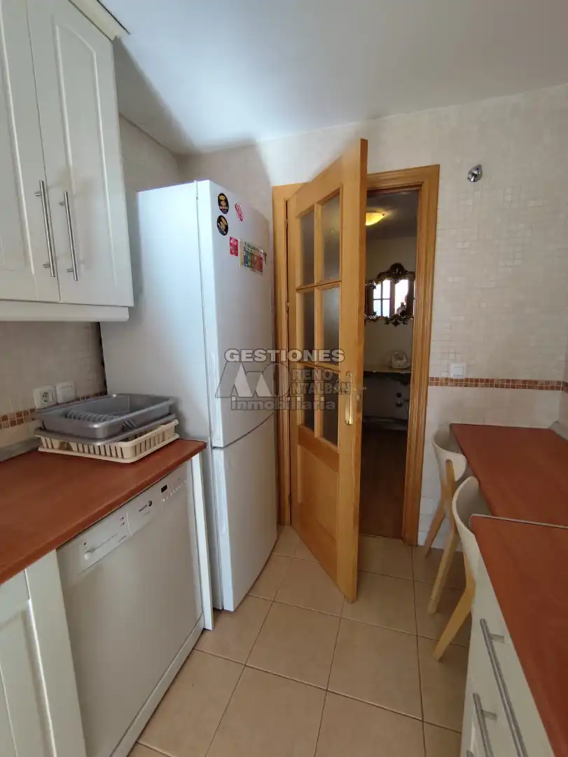 Kitchen of Flat for share in Granada  with Heating, Parquet flooring and Furnished