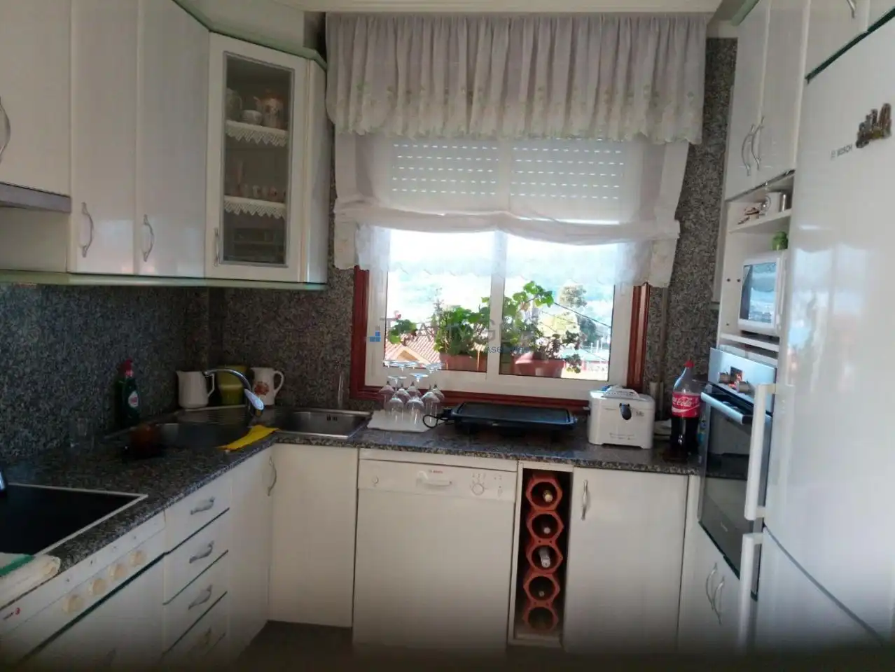 Cocina de Casa adosada en venta en Vigo  con Calefacción, Jardín privado y Parquet