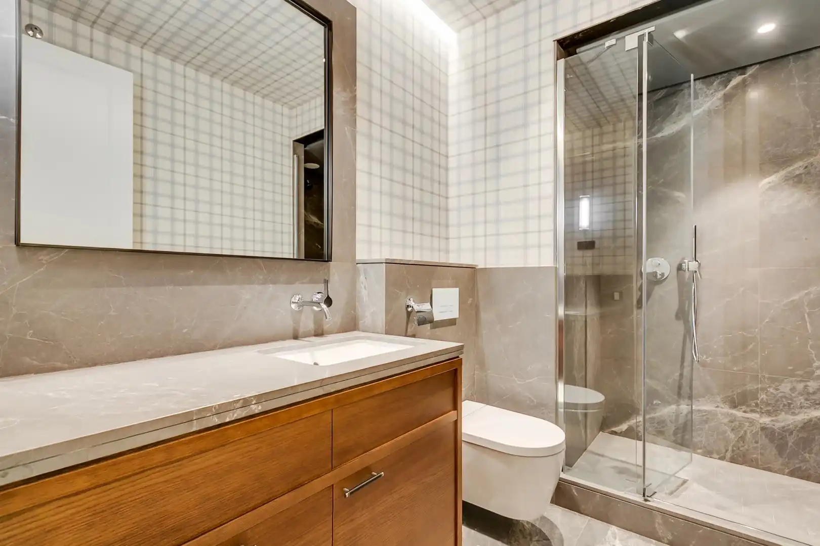 Bathroom of Flat for rent in Madrid  with Air Conditioner, Heating and Storage room