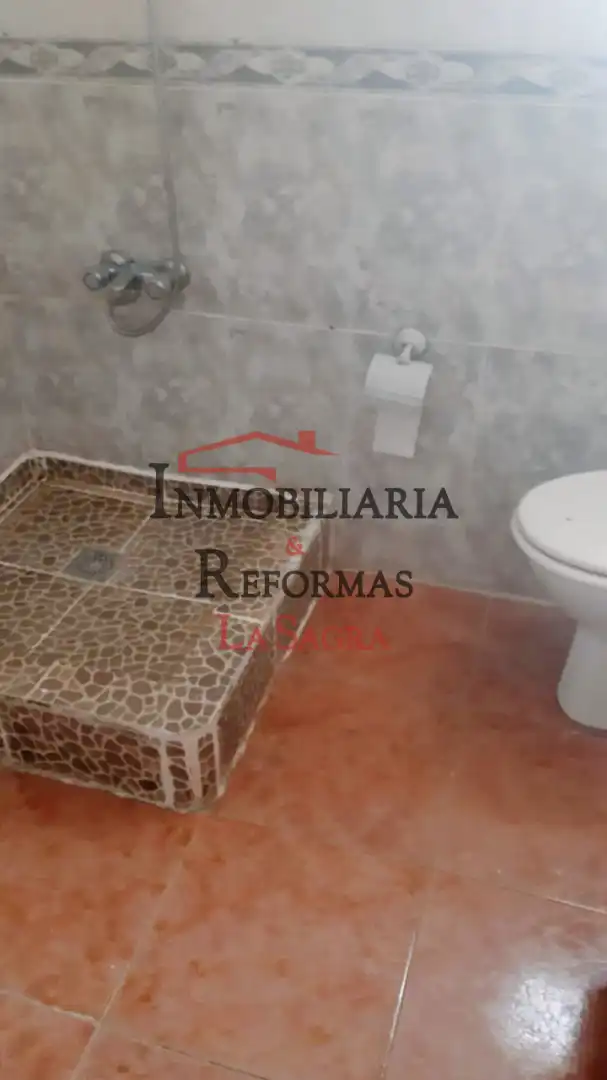 Baño de Finca rústica en venta en Talayuela con Jardín privado, Terraza y Amueblado