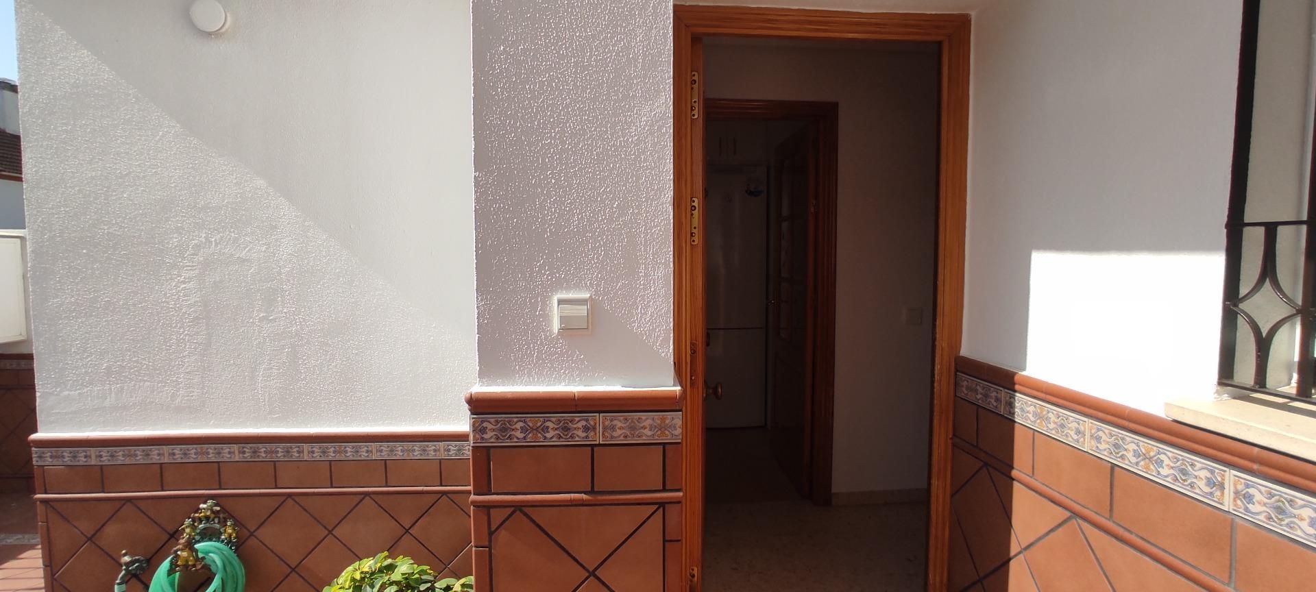 Single-family semi-detached to rent in Dos Hermanas  with Air Conditioner and Terrace