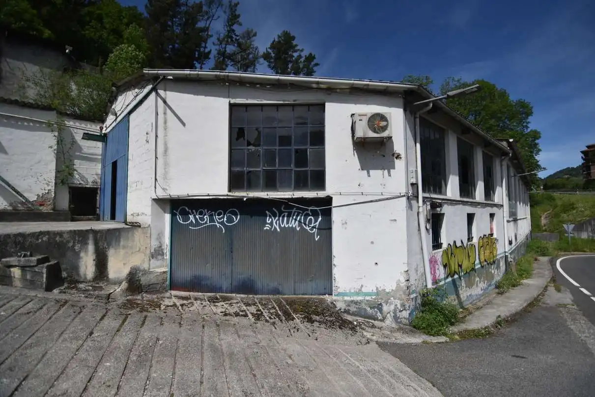 Vista exterior de Nave industrial en venta en Soraluze / Plasencia de las Armas