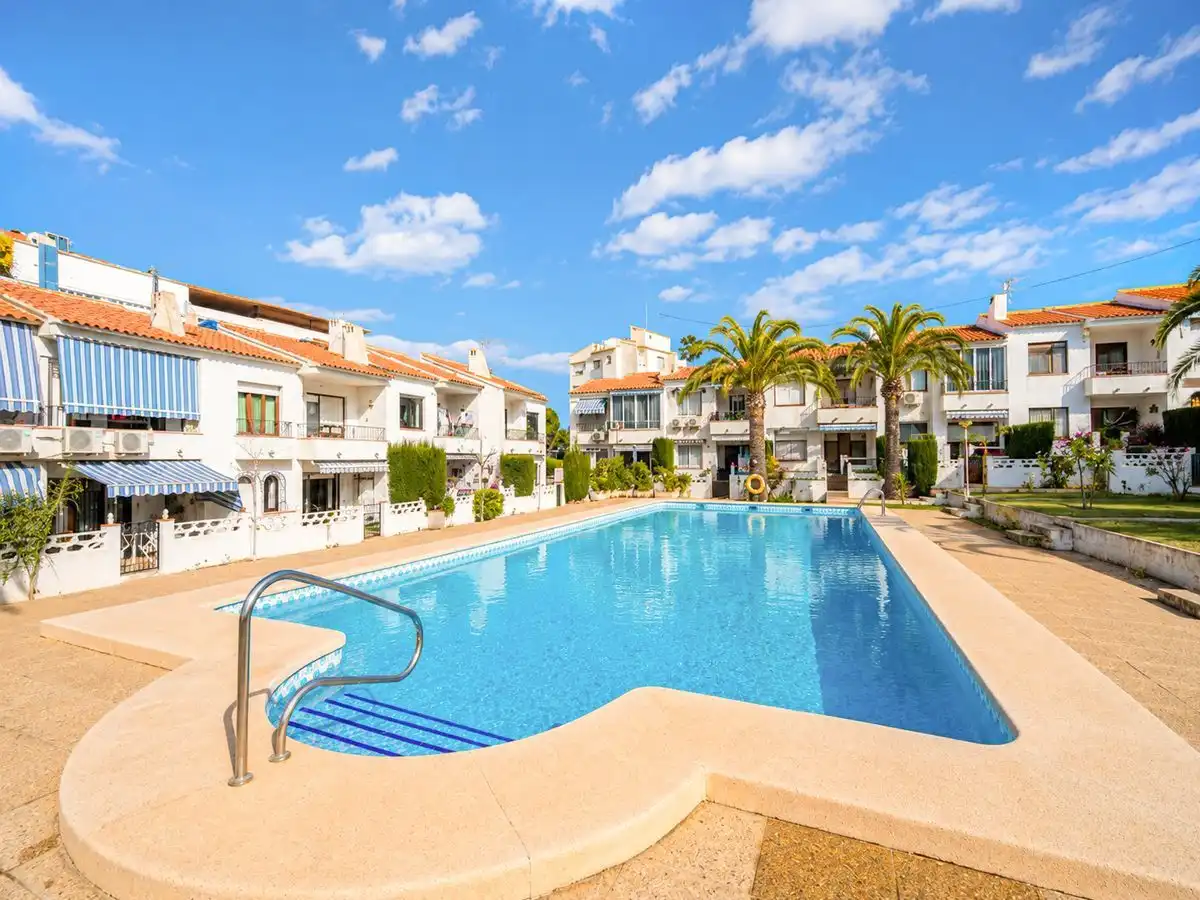 Piscina de Casa adosada en venta en L'Alfàs del Pi con Aire acondicionado, Calefacción y Jardín privado