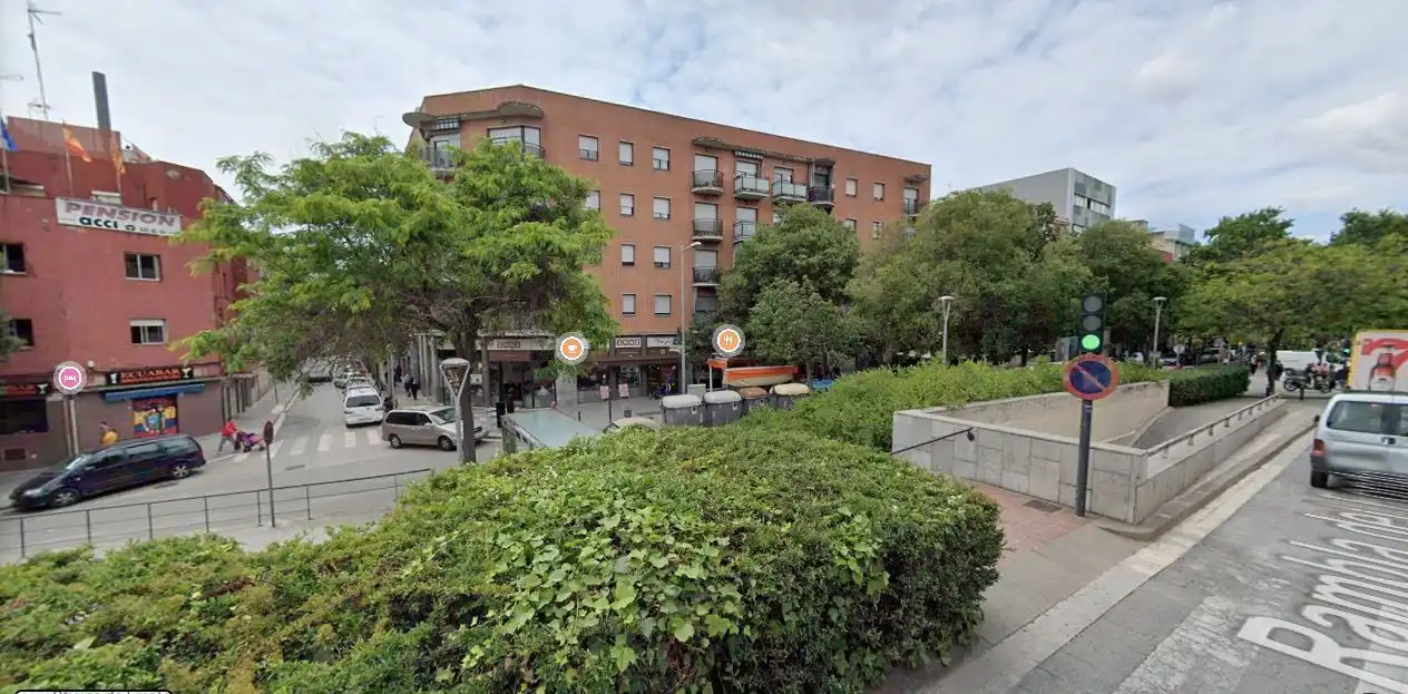 Außenansicht von Garage zum Verkauf in Santa Coloma de Gramenet