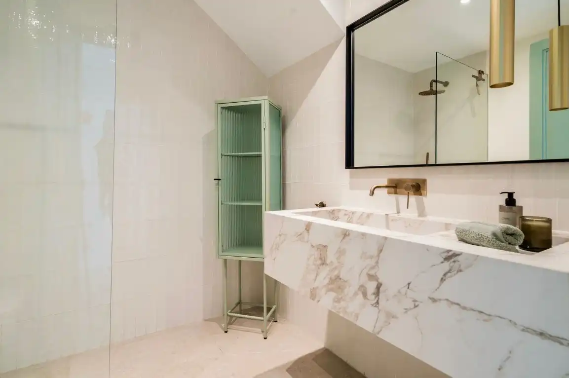 Baño de Casa adosada en venta en Marbella con Aire acondicionado, Calefacción y Terraza