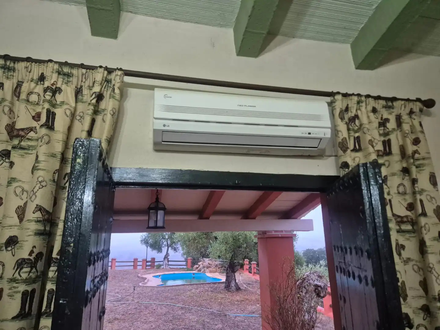 Terrassa de Finca rústica en venda en Puerto Serrano amb Aire condicionat, Calefacció i Jardí privat