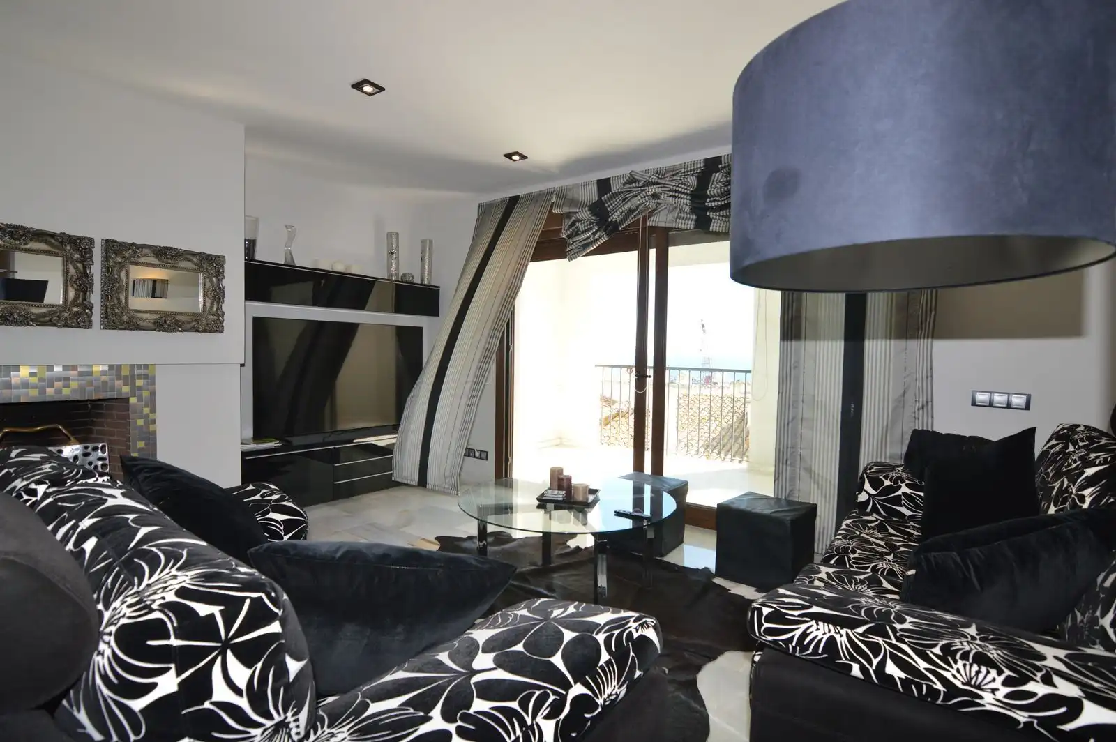 Sala de estar de Piso en venta en Marbella con Aire acondicionado, Terraza y Amueblado