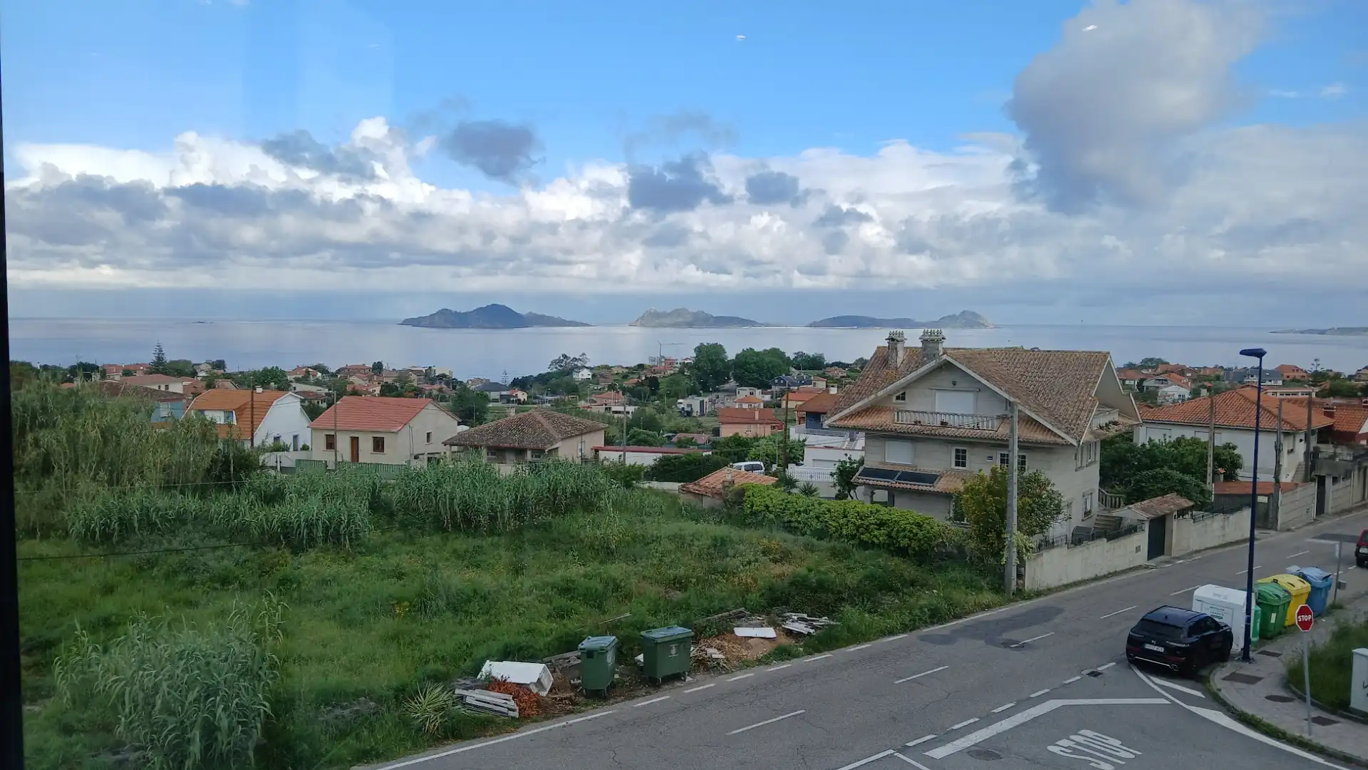 Casa adosada en venta en Vigo  con Calefacción, Jardín privado y Piscina