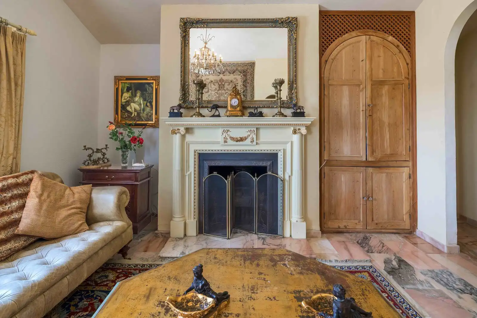 Sala d'estar de Casa adosada en venda en Estepona amb Aire condicionat, Terrassa i Traster