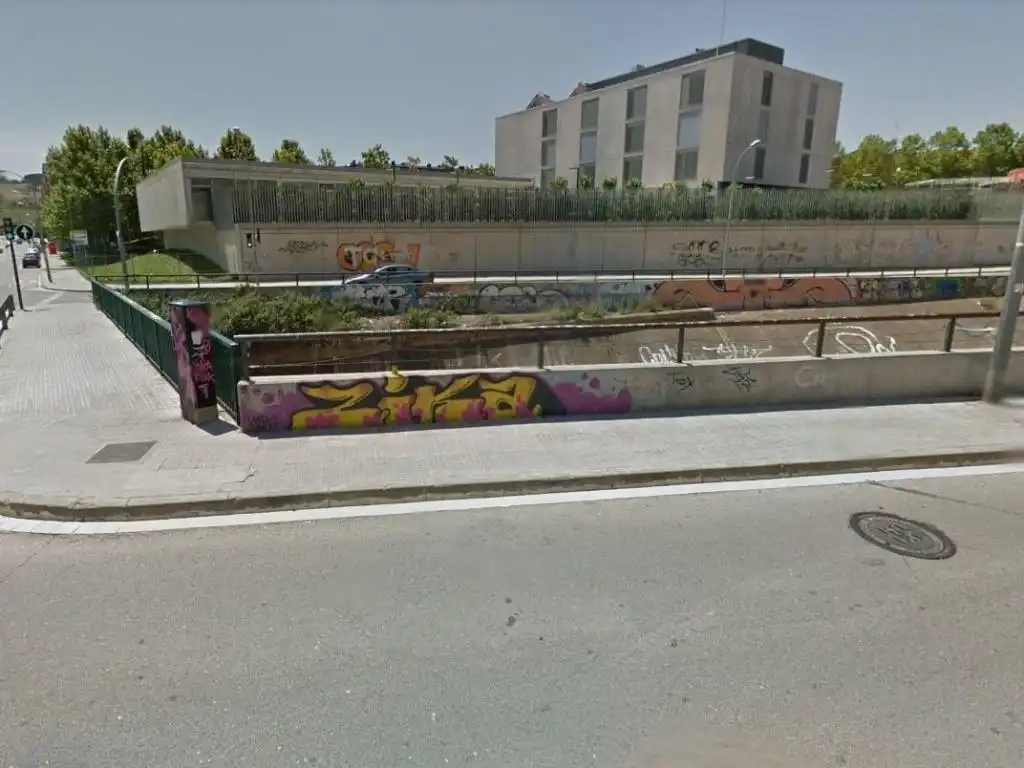 Außenansicht von Garage zum Verkauf in Terrassa