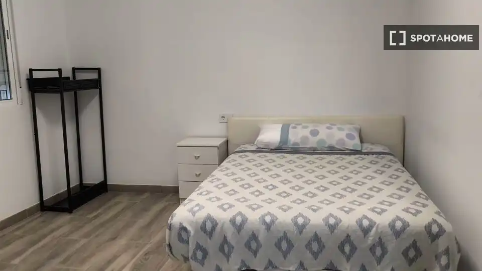 Bedroom of Flat for share in Catadau  with Air Conditioner, Heating and Furnished