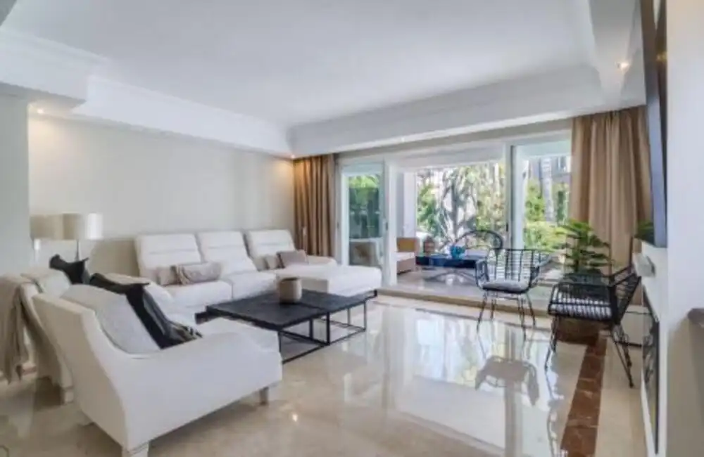 Sala de estar de Casa o chalet de alquiler en Marbella con Aire acondicionado, Jardín privado y Terraza
