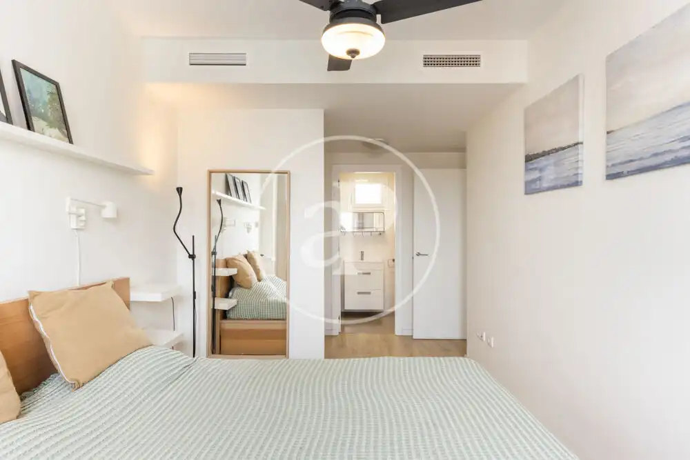 Schlafzimmer von Dachboden zum Verkauf in Valencia mit Klimaanlage, Heizung und Privatgarten