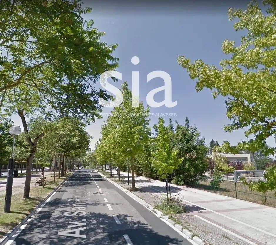 Vista exterior de Casa o xalet en venda en Vitoria - Gasteiz amb Calefacció, Jardí privat i Terrassa