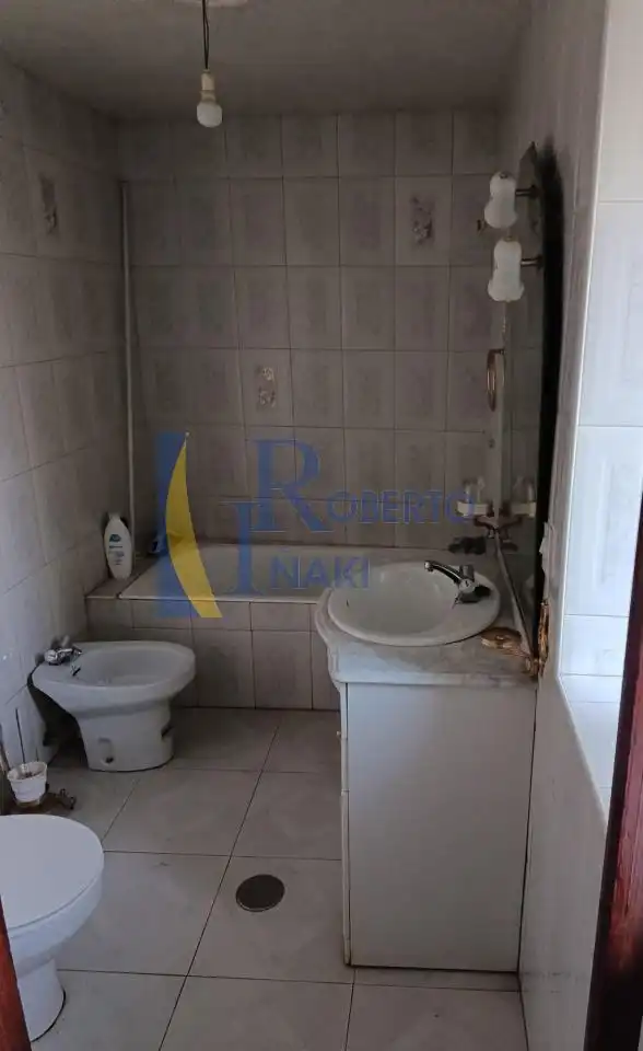 Bany de Casa o xalet en venda en Algadefe amb Calefacció i Jardí privat
