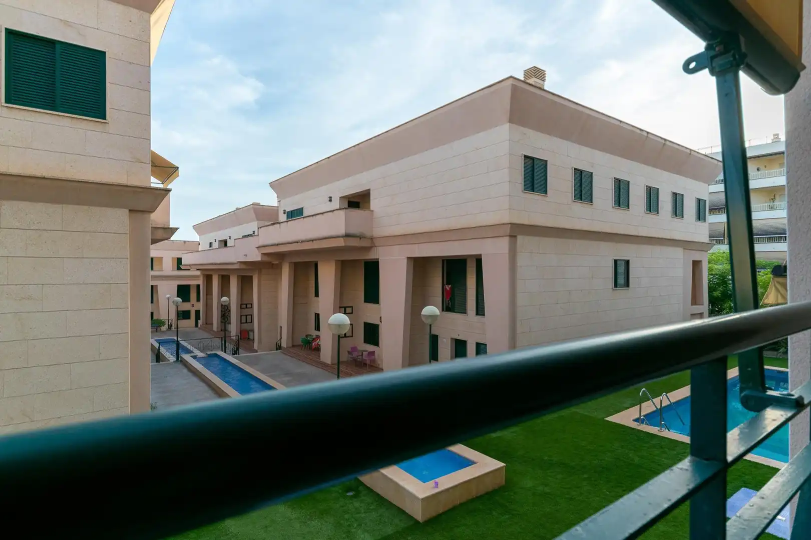 Vista exterior de Pis de lloguer en Santa Pola amb Aire condicionat, Calefacció i Jardí privat