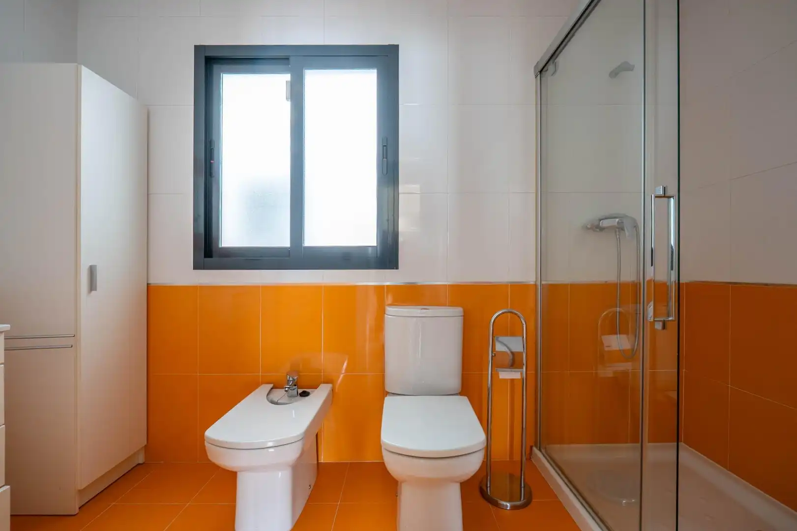 Baño de Piso en venta en Motril con Terraza y Piscina comunitaria