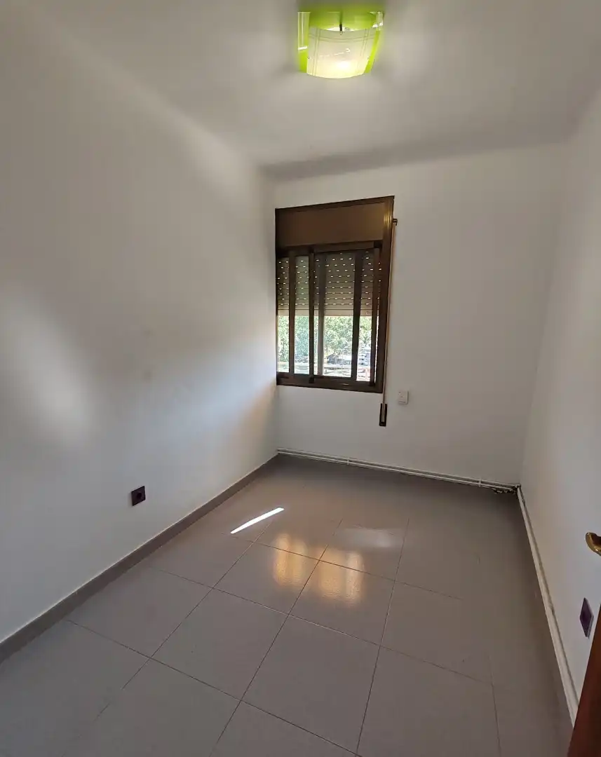 Habitación de Piso de alquiler en Badalona con Calefacción, Horno y Balcón