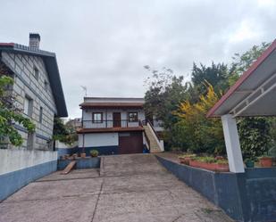 Vista exterior de Casa o xalet en venda en San Cibrao das Viñas amb Calefacció, Jardí privat i Terrassa