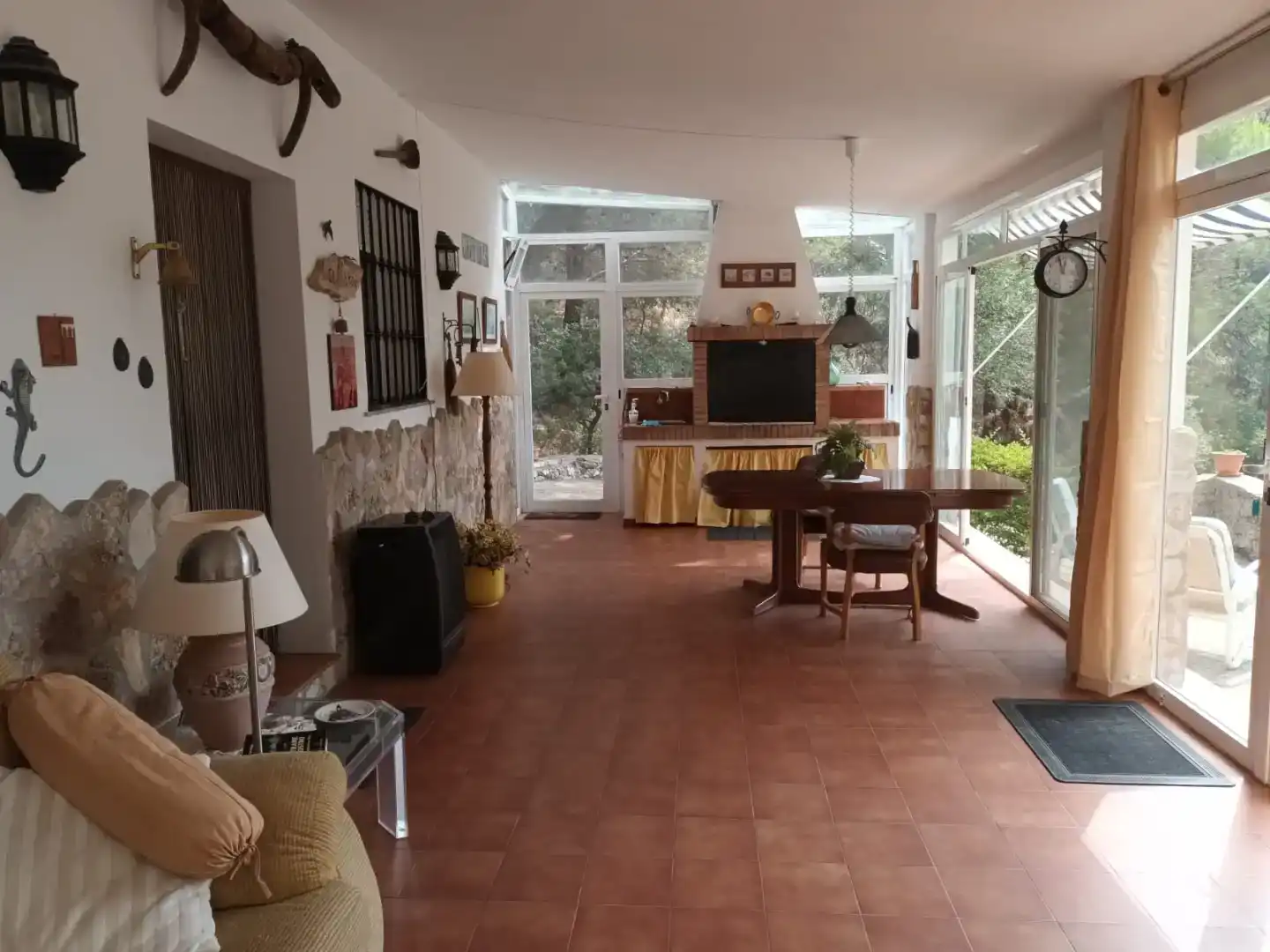 Sala d'estar de Finca rústica en venda en Yunquera amb Piscina