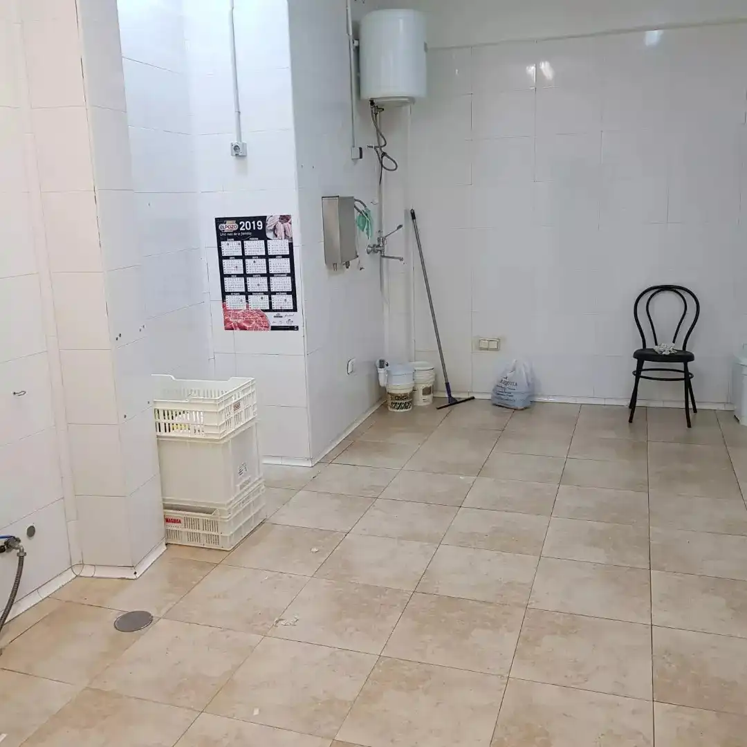 Local comercial en venda a Cabra