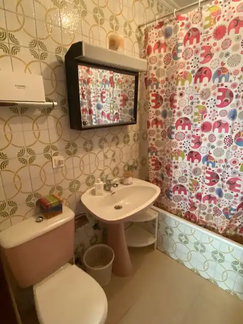 Baño de Piso de alquiler en Salamanca con Calefacción, Parquet y Amueblado