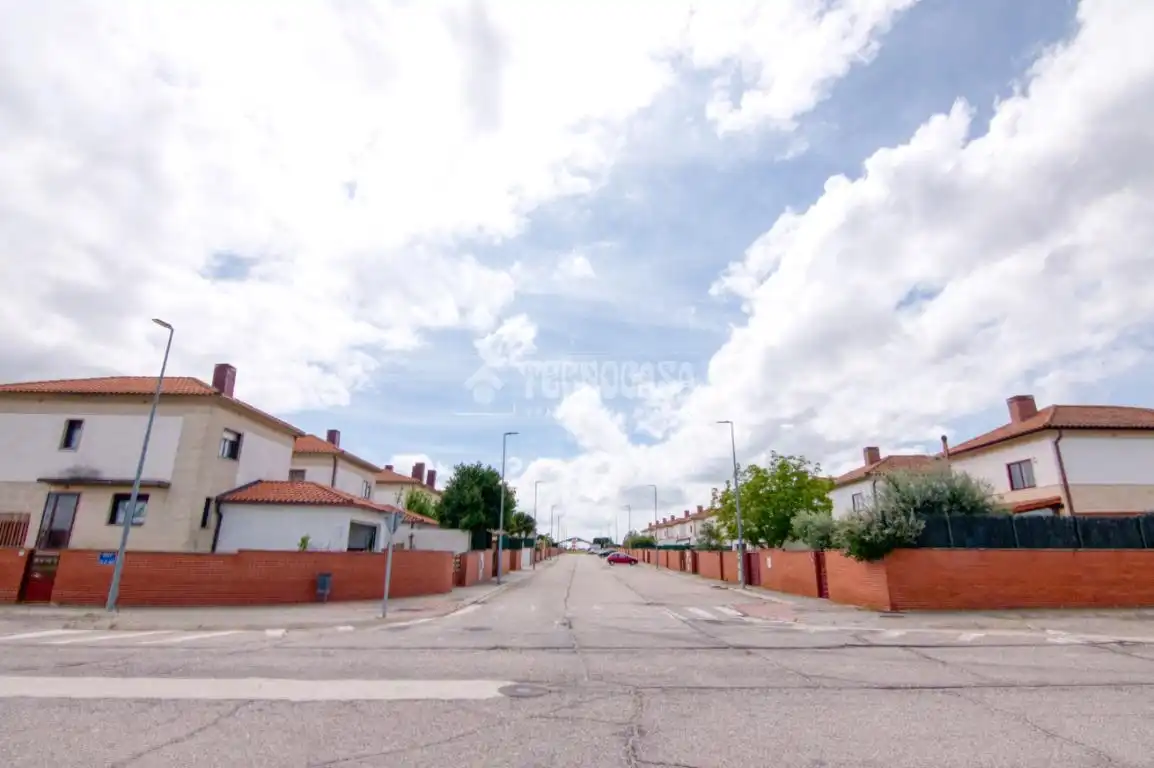 Vista exterior de Casa o chalet en venta en Castellanos de Moriscos con Aire acondicionado, Calefacción y Jardín privado