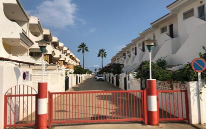 Vista exterior de Casa adosada en venda en Peñíscola / Peníscola amb Terrassa i Balcó