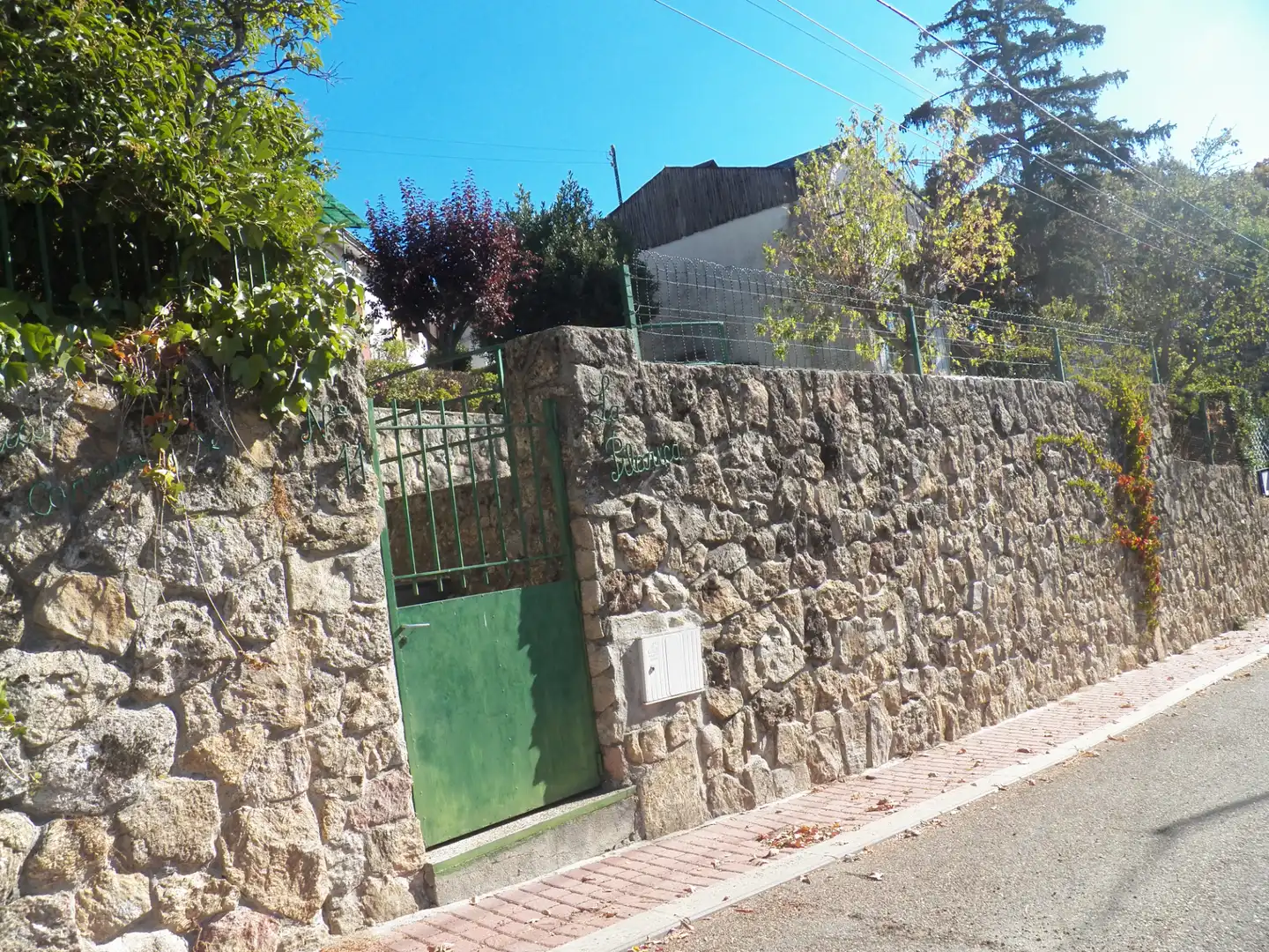 Exterior view of Detached homes for sale in Miraflores de la Sierra  with Private garden and Swimming Pool