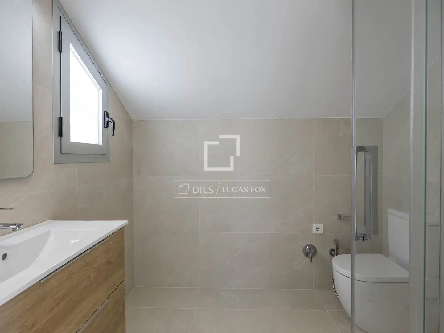 Baño de Casa o chalet en venta en Sagunto / Sagunt con Aire acondicionado, Calefacción y Jardín privado