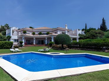 Casa amb piscina en venda a Benahavís pueblo