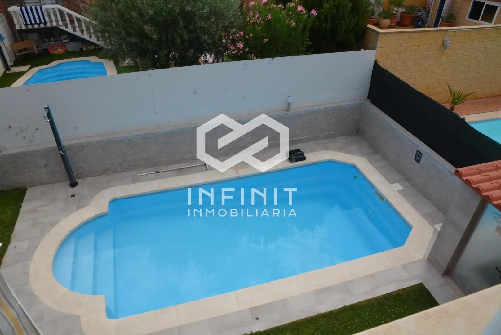 Piscina de Casa adosada en venda en Torrejón del Rey amb Calefacció, Jardí privat i Terrassa