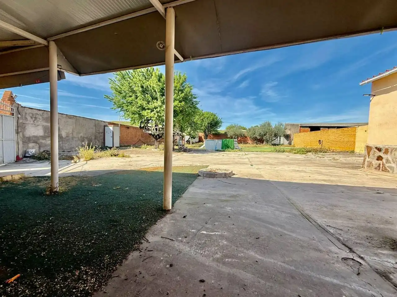 Parking of Houses for sale in Carriches  with Private garden and Swimming Pool