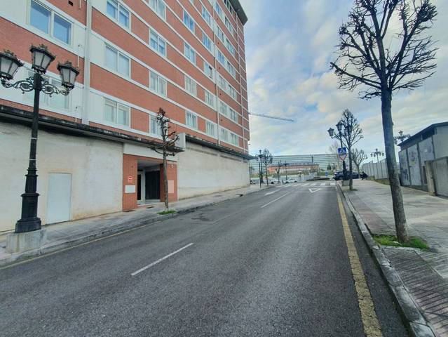 Local comercial en Venta en HUCA - La Cadellada