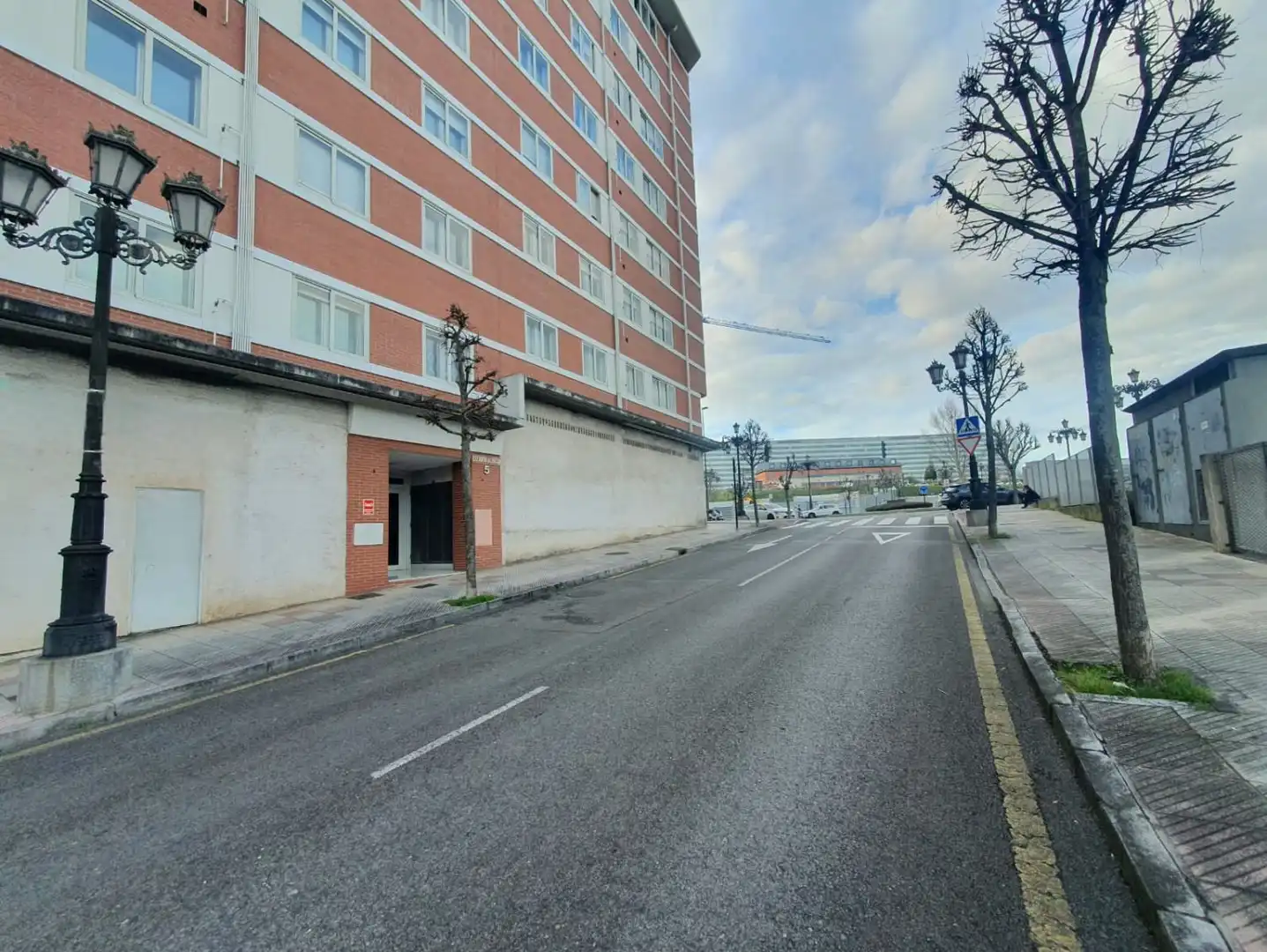 Local comercial en venta en HUCA - La Cadellada