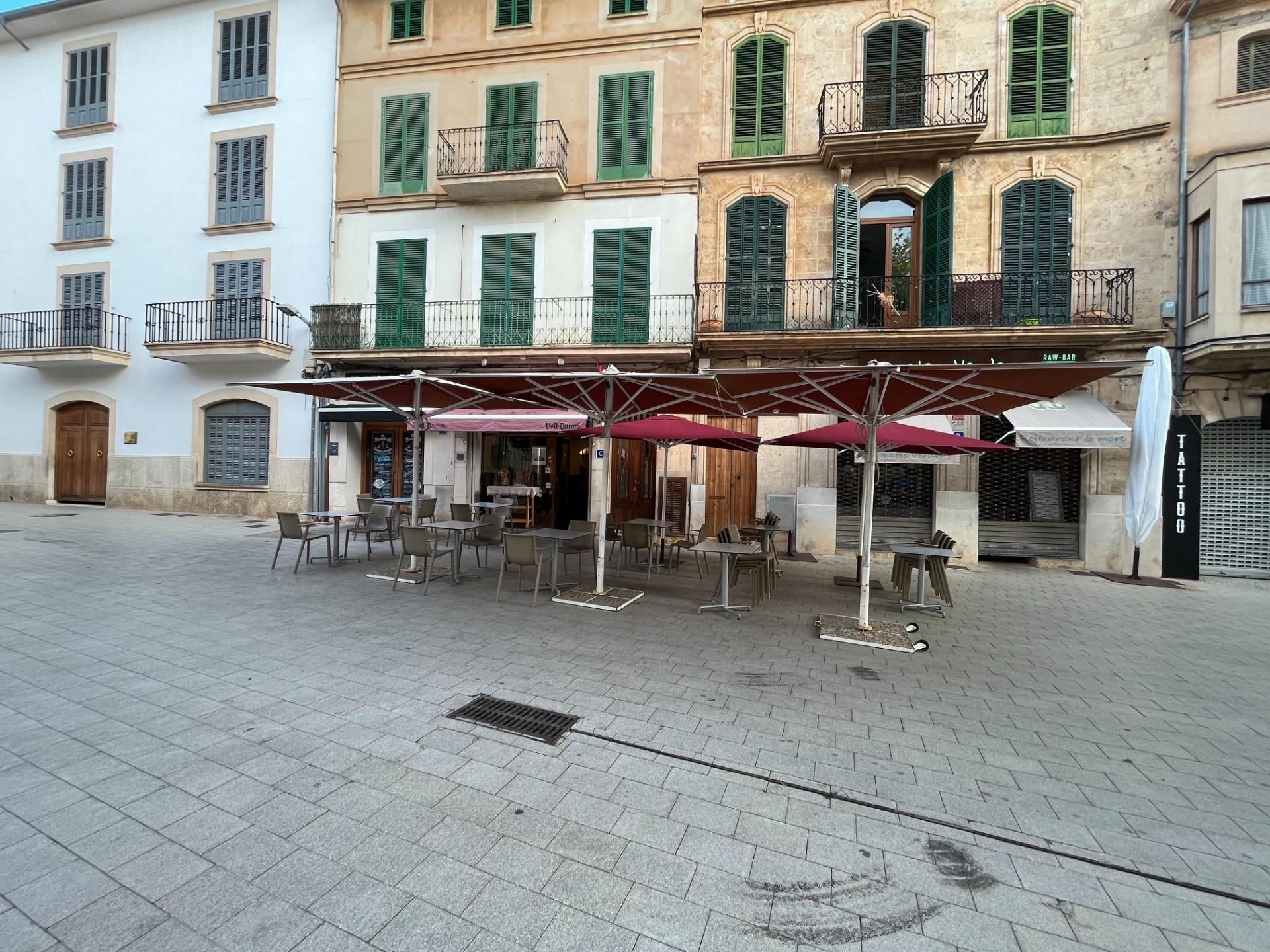 Premises for sale in Llucmajor  with Air Conditioner and Terrace