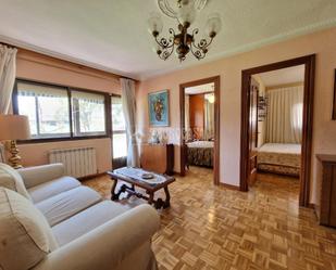 Sala d'estar de Pis en venda en  Madrid Capital amb Calefacció, Parquet i Terrassa