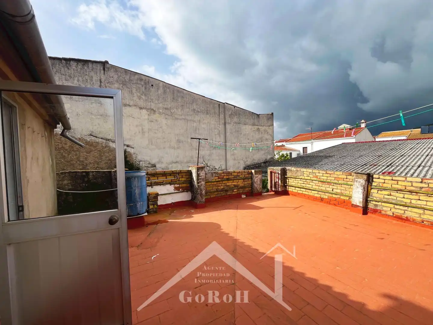 Jardín de Casa adosada en venta en Almadén de la Plata con Aire acondicionado, Terraza y Trastero