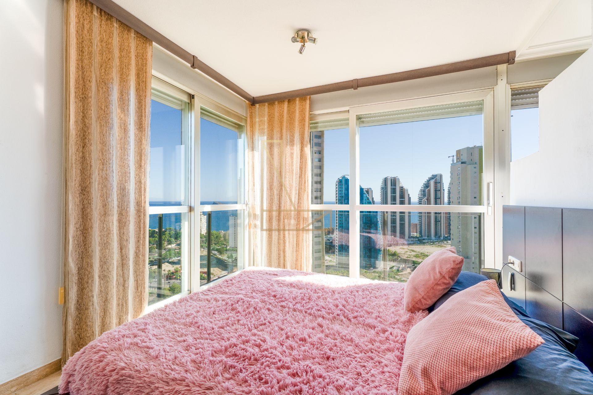 Habitación de Apartamento en venta en Benidorm con Aire acondicionado, Calefacción y Amueblado