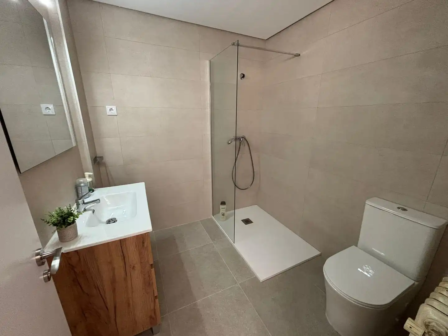Badezimmer von Wohnung zur Miete in Murcia mit Klimaanlage, Heizung und Privatgarten