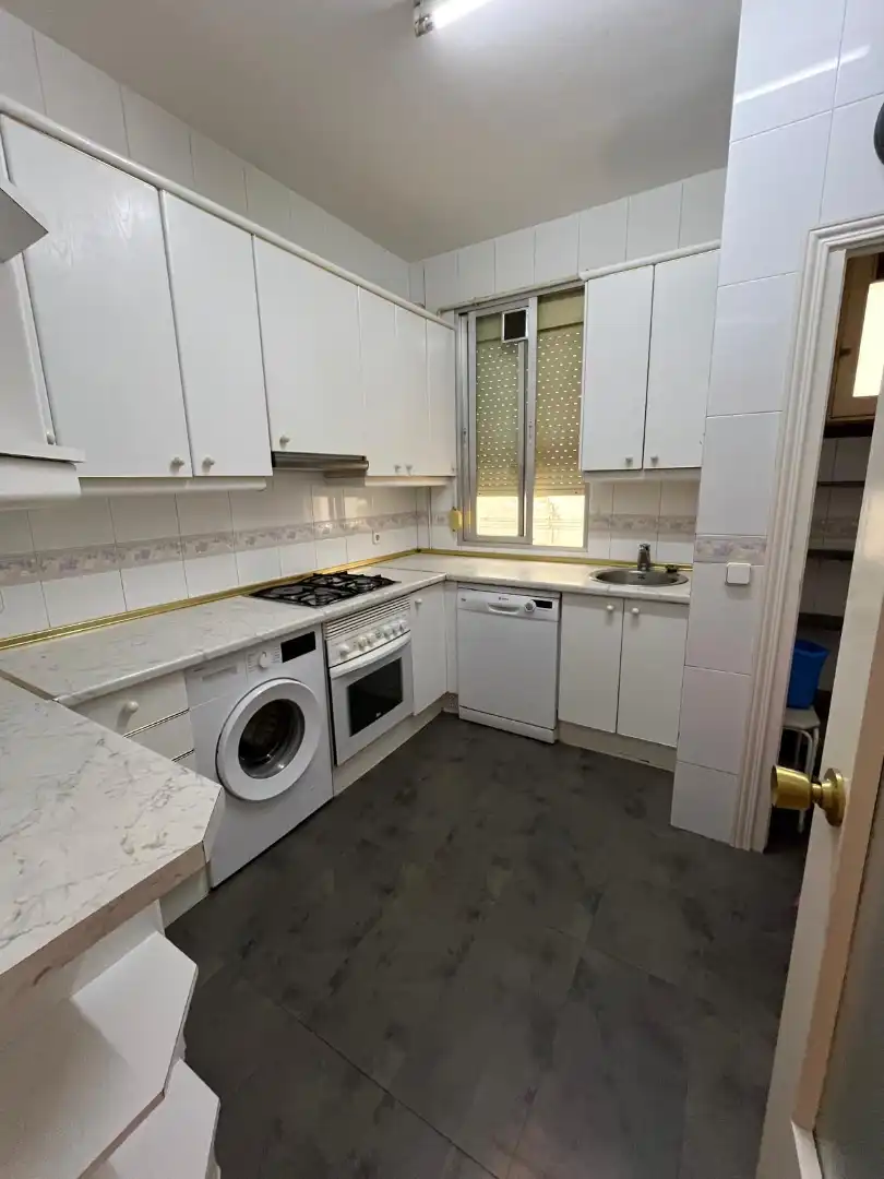 Kitchen of Flat for rent in Madrid  with Heating, Parquet flooring and Oven