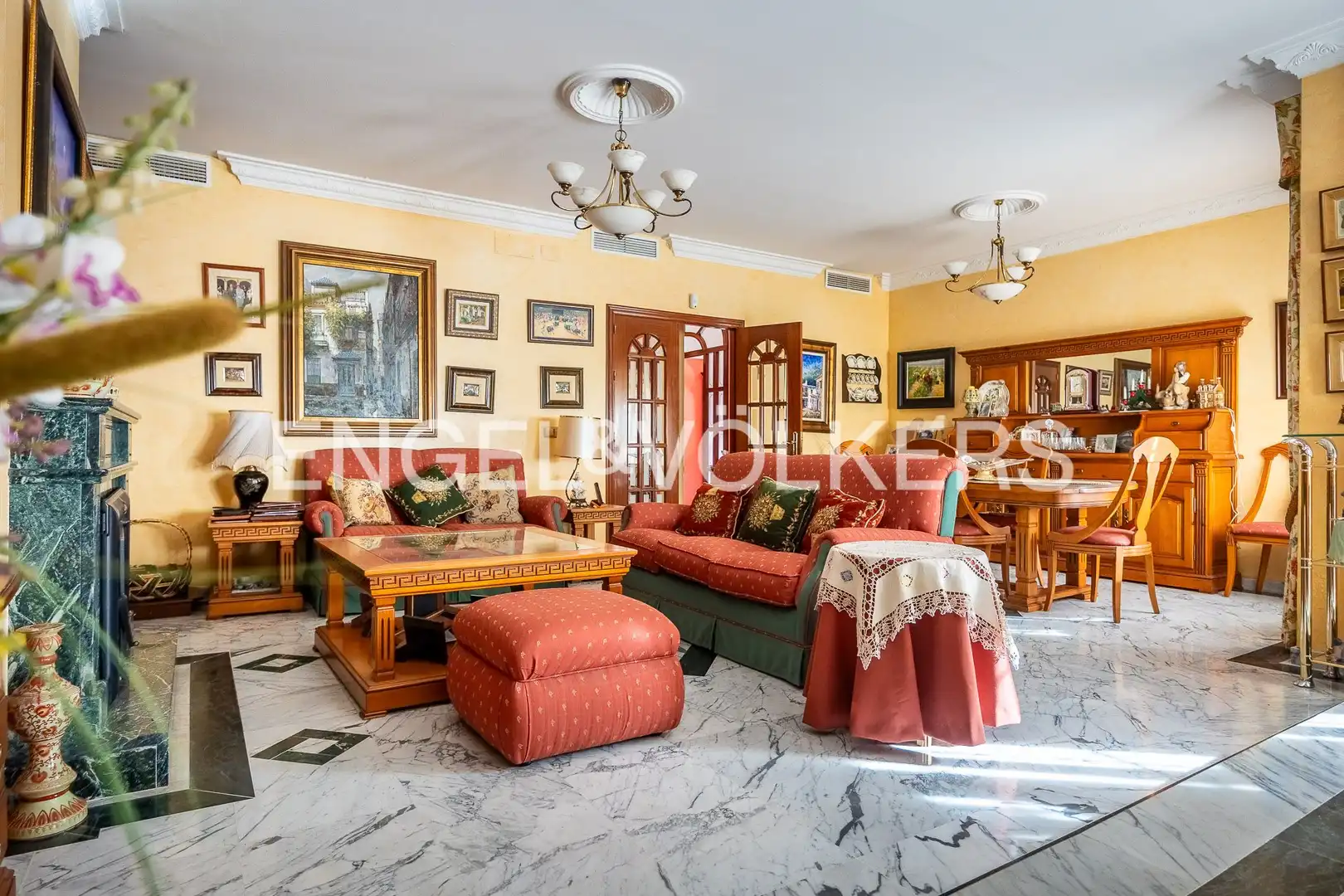 Living room of Houses for sale in Sevilla  with Air Conditioner, Heating and Private garden