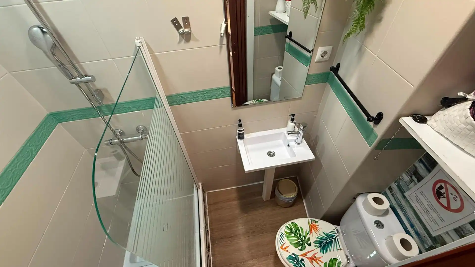 Baño de Apartamento en venta en Sevilla con Aire acondicionado, Calefacción y Trastero