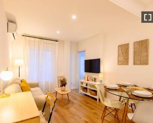 Living room of Flat to rent in  Madrid Capital  with Air Conditioner, Heating and Furnished