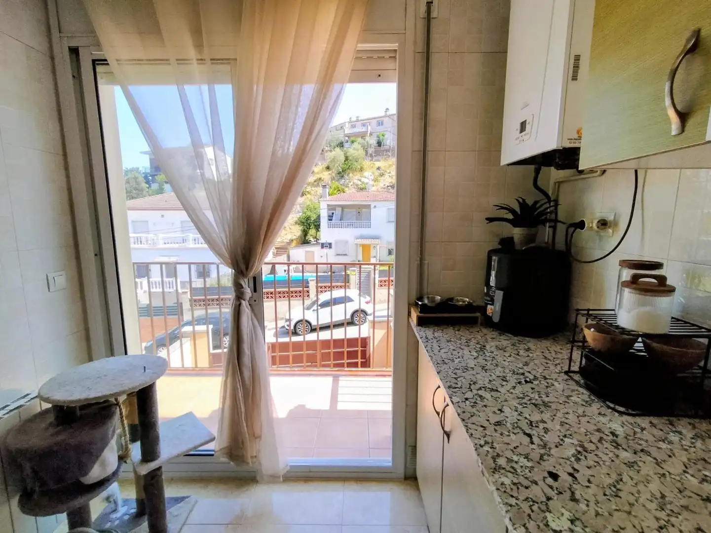 Cuina de Casa adosada en venda en Olivella amb Calefacció, Jardí privat i Terrassa