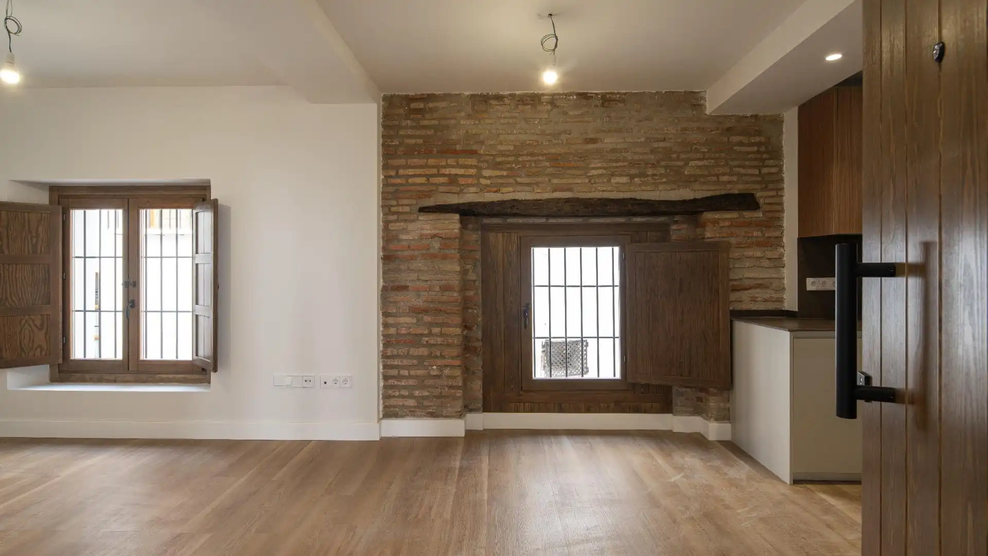 Flat for sale in  Granada Capital  with Air Conditioner