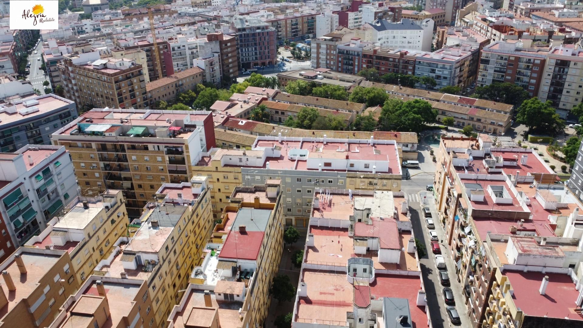 Exterior view of Flat for sale in  Valencia Capital  with Air Conditioner, Terrace and Alarm