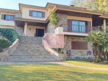 Detached house with balcony for sale in Gondomar